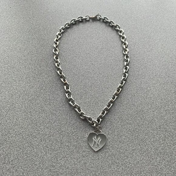 New York Yankees Silvertone Chain Necklace Heart Pendant NY WinCraft 18 inch MLB - Picture 1 of 6